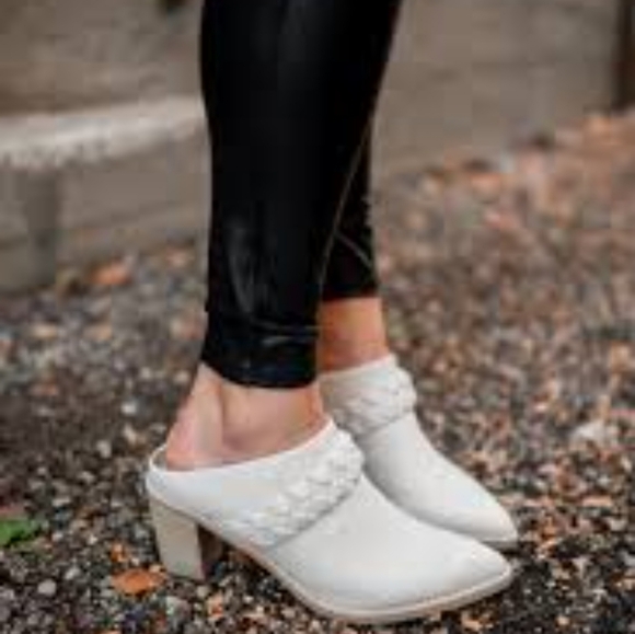 Anthropologie Dolce Vita "Serla" Pointed Toe Heeled Suede - Picture 5 of 8